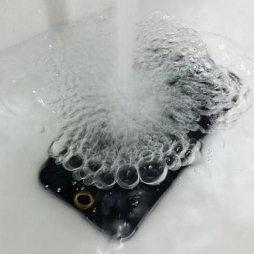 Что делать если iPhone упал в воду?